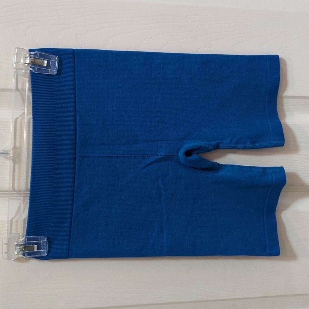 Fabletics High-Waisted Ribbed Seamless Shorts Women's Size Small